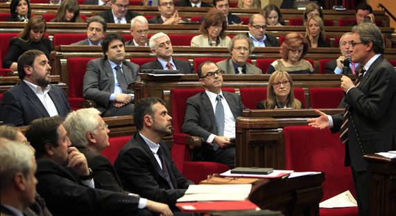 El Parlamento cataln desobecede al PSC, crea la Junta Electoral y Mas dice que no rectificar