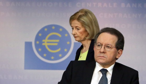 El responsable de supervisin de la EBA, Daniele Nouy, y el vicepresidente del BCE, Vitor Constancio. EFE/EPA/FREDRIK VON ERICHSEN