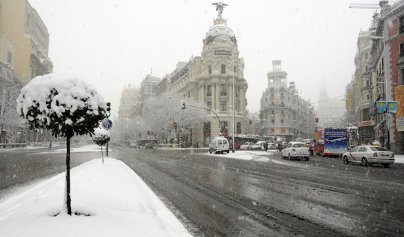 Foto de archivo de una nevada en 2009 en Madrid. EL IMPARCIAL