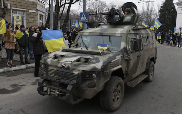 Voluntarios del batalln "Azov" de Ucrania que llegan tras combatir en la ciudad ucraniana de Mariupol el 11 de febrero de 2015. Efe