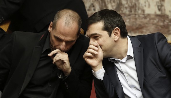 Tsipras, tras la humillante derrota ante el Eurogrupo, engaa a su electorado al anunciar el fin de la austeridad