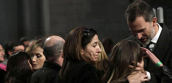 Los Reyes, Rajoy y Mas se unen en la Sagrada Familia para rezar por las vctimas del vuelo de Germanwings
