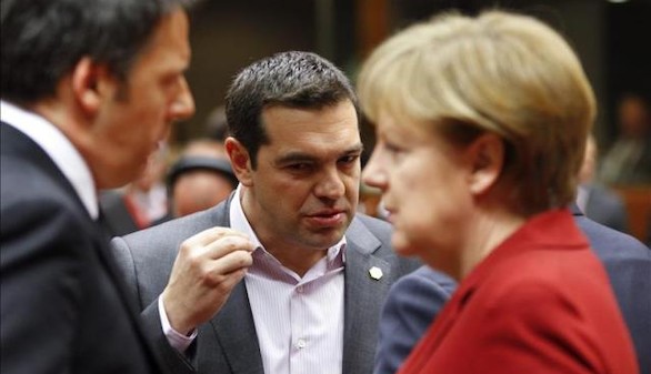 Tsipras dice a Merkel y Hollande que el referndum se celebrar