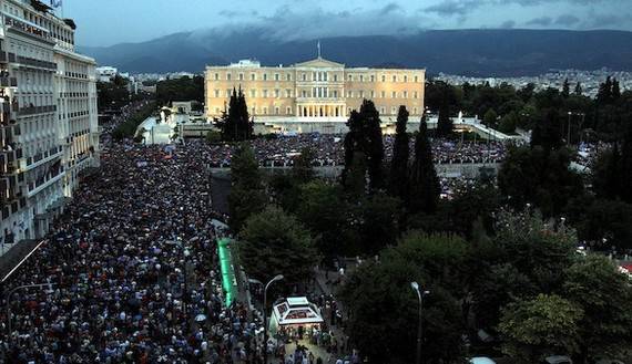 Miles de griegos se manifiestan por el 's' en el referndum