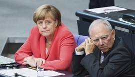 El Parlamento alemn, con 48 disidentes del partido de Merkel, aprueba negociar el tercer rescate a Grecia