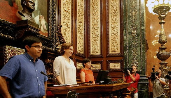 Colau retira el busto de Juan Carlos I del Ayuntamiento de Barcelona