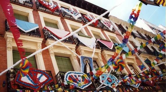 Balcones decorados por la fiesta de la Virgen de la Paloma. Foto: Ayuntamiento de Madrid