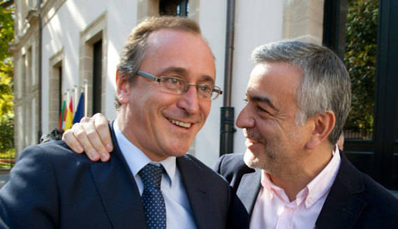 Alfonso Alonso, junto al secretario general del PP alavs, Javier de Andrs. (Foto: EFE )