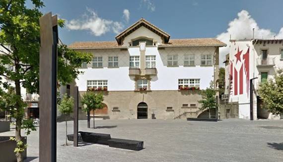 La Guardia Civil registra los Ayuntamientos de Olot y Sant Fruits