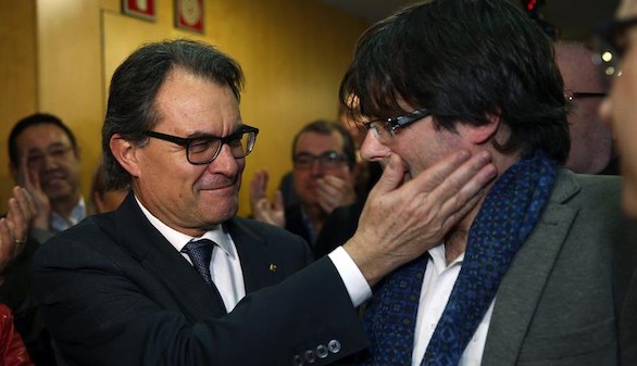 Los independentistas eligen a Carles Puigdemont para presidir la Generalidad en lugar de Mas