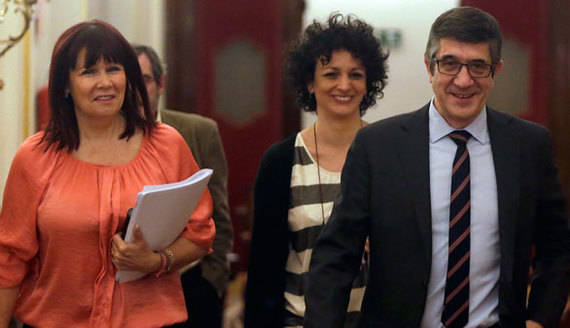 Los integrantes del PSOE de la Mesa del Congreso, Patxi Lpez, presidente y Micaela Navarro, vicepresidenta segunda. EFE
