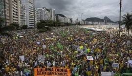 Cientos de miles de brasileos exigen la destitucin de Rousseff