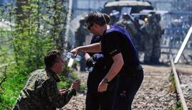 Macedonia reprime el paso de los refugiados con gases lacrimgenos