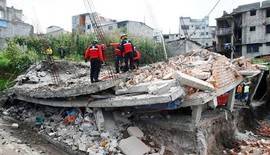 Asciende a 235 la cifra de fallecidos por el terremoto en Ecuador