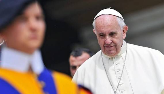 Primer paso del Papa para que las mujeres puedan casar y bautizar