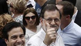 Rajoy apoya las palabras de Sevilla y susurra una abstencin socialista