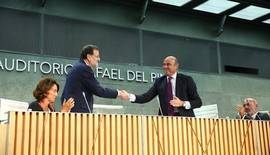 Rajoy arropa a De Guindos y omite hablar de Barber