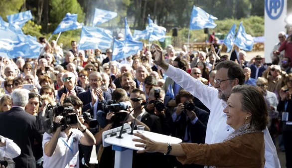 Rajoy responde al PSOE que trabajar 