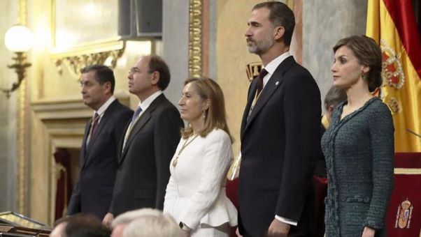 Felipe VI ha sido largamente aplaudido por todos, excepto Unidos Podemos y los nacionalistas catalanes y vascos.