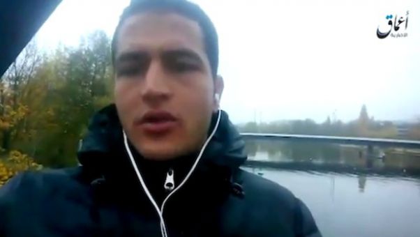 Anis Amri muri abatido por los disparos de una patrulla de la Polica italiana al pararlo en un control en Miln. VDEO: El terrorista jura lealtad a EI y llama a hacer la 'yihad'.