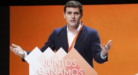 El presidente naranja aboga por el centro y se desmarca de la socialdemocracia.