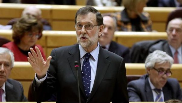 La respuesta de Rajoy, contundente: 'El argumento de la conspiracin es muy corto porque ahorra la molestia de pensar'.