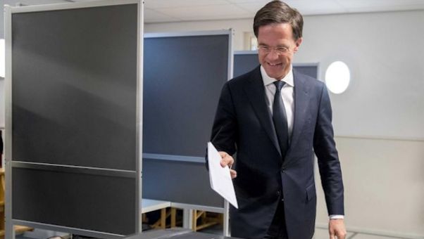 Los liberales de Mark Rutte logran ser la fuerza ms votada. Comienza un periodo de complicadas negociaciones en busca de un Gobierno de coalicin. Por B.M.H.