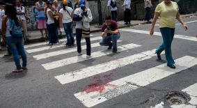 Más de un millón de venezonalos salieron a las calles para pedir democracia.