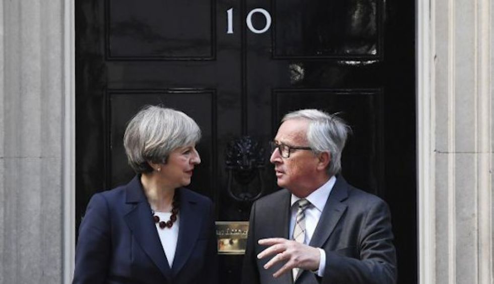 Los dirigentes de Reino Unido y de la Comisión Europea cenaron antes de abrir las negociaciones.