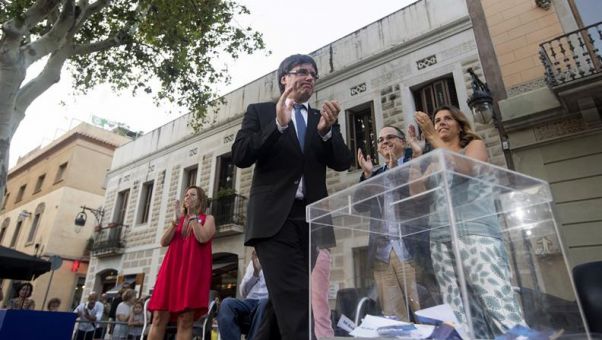 'Ninguna suspensin ni amenaza podr impedir que los catalanes decidan su futuro de manera democrtica'.