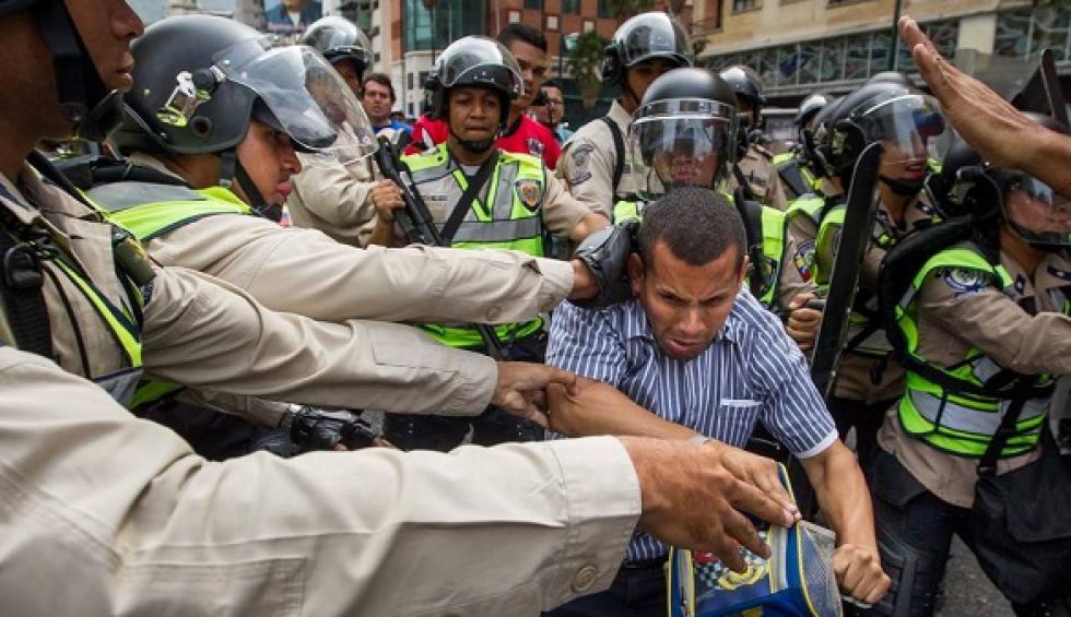 Pide medidas ante los abusos y torturas en Venezuela.