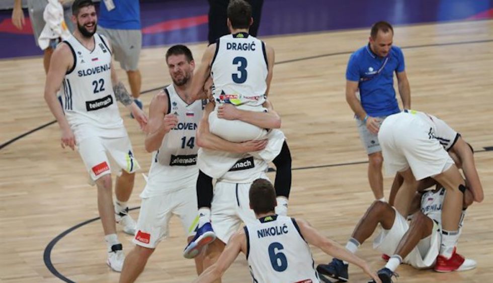 Derrot en la final del Eurobasket a Serbia por 93 a 85.