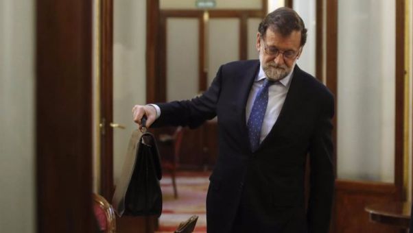 La actitud ambivalente del líder socialista ha desatado las dudas del presidente del Gobierno. Albert Rivera: 'Es imprudente que Rajoy no haya activado ya el artículo 155'. Por Luis Vera