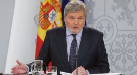 El PSOE critica que Cs y Podemos sólo coincidan en 'el reparto de sillones'.