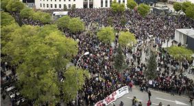 Unos 32.000 asistentes salieron a la calle en Pamplona para manifestarse.