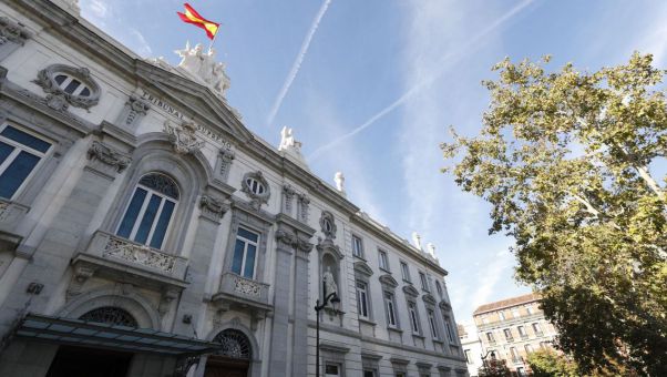 El alto tribunal da un paso atrs y desecha la recin inaugurada doctrina, que impona a la banca el abono gravamen.