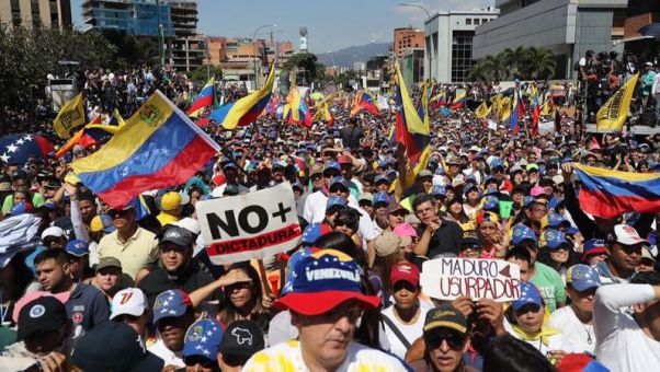 Las protestas, que apoyan a Guaidó, se desarrollan en el vigésimo aniversario del proyecto chavista.
