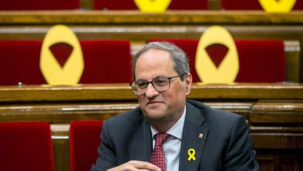 El presidente catalán dice que 'respetará la recomendación' del Defensor del Pueblo, pero estudia una 'alternativa simbólica'.