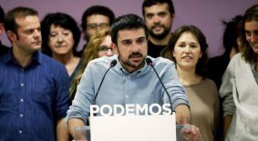 Afirma que el partido se ha convertido en un 'actor subordinado' del PSOE.
