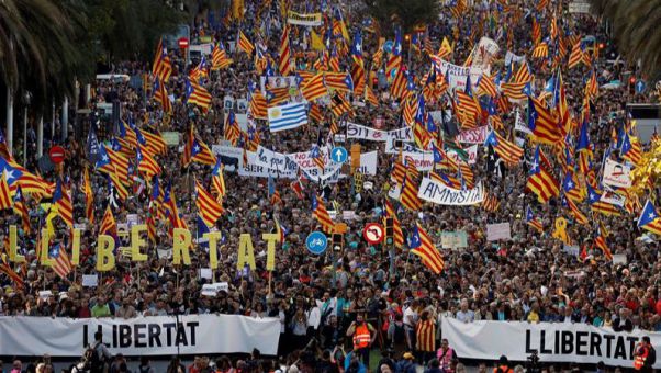 Unas 350.000 personas, segn la Guardia Urbana, recorrieron las calles de Barcelona bajo el lema 'Libertad'.