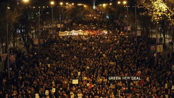 Greta Thunberg cerr la marcha con un aviso a los polticos: 'El cambio viene, os guste o no'.