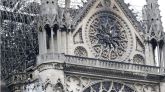 Un incendio arrasa la cubierta de Notre Dame y su aguja central