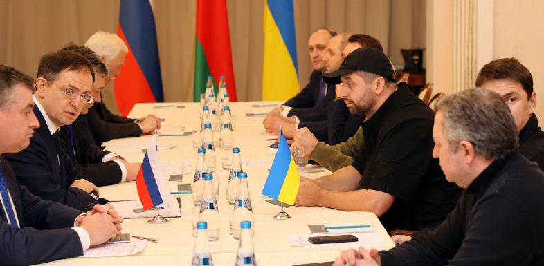 La primera jornada de negociaciones ruso-ucranianas terminó con la intención de volver a reunirse los próximos días.