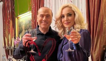 Berlusconi y su novia 53 años más joven se dan el 'sí' en una no boda simbólica