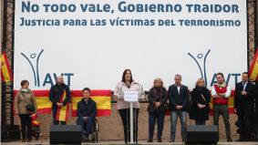 La AVT se manifiesta en Madrid contra 'un Gobierno traidor' por el acercamiento de presos