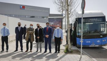 Madrid estrena un autobús gratuito entre el Centro de Refugiados de Pozuelo y el Hospital Zendal