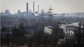 Rusia anuncia un alto el fuego para permitir la salida de civiles de la planta de Azovstal
