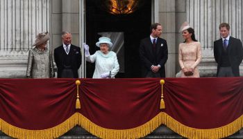 Los príncipes Enrique y Andrés, excluidos del balcón de Buckingham en el Jubileo