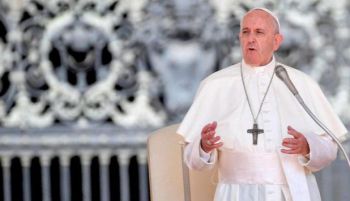 Francisco: 'La Iglesia no rechaza a homosexuales, personas de la Iglesia sí'