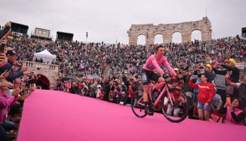 Giro de Italia. Hindley, campeón histórico con Mikel Landa en el podio